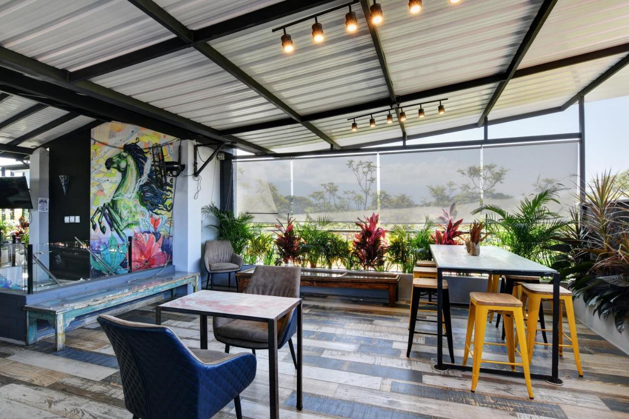 بيت شباب International House Co-Living ميديلين المظهر الخارجي الصورة